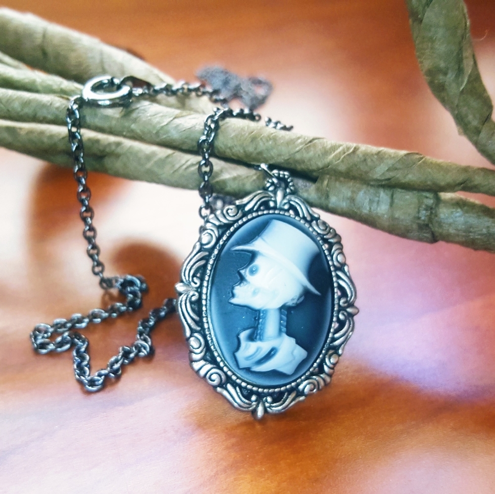 Male skeleton cameo necklace